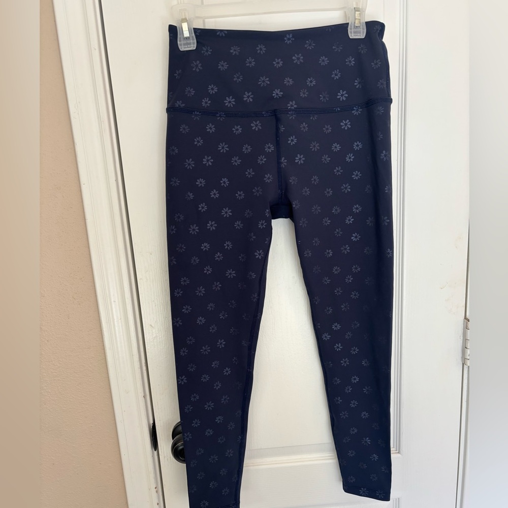 Beyond Yoga Women’s M Leggings Floral Navy Flower Athleisure Workout Pants